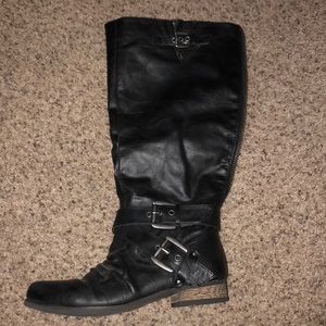 Black leg boots